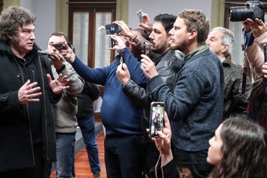 El jefe de Estado pasó a saludar a los periodistas acreditados en Casa Rosada. Créditos: NA