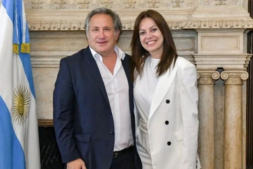 Pablo De la Torre junto a Sandra Pettovello.