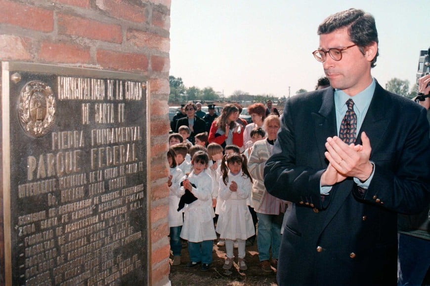 El por entonces intendente de Santa Fe, Horacio Rosatti en la colocación de la piedra fundamental del Parque Federal. La foto es de 1996.
