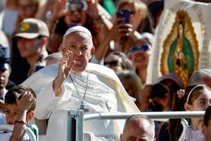 El Papa Franciso arribando a la audiencia semanal en la Santa Sede. Crédito: Reuters.