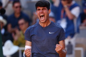 Tennis - French Open - Roland Garros, Paris, France - June 7, 2024
Spain's Carlos Alcaraz celebrates winning his semi final match against Italy's Jannik Sinner REUTERS/Lisi Niesner