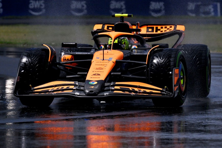 Formula One F1 - Canadian Grand Prix - Circuit Gilles Villeneuve, Montreal, Canada - June 9, 2024
McLaren's Lando Norris in action during the race REUTERS/Jennifer Gauthier