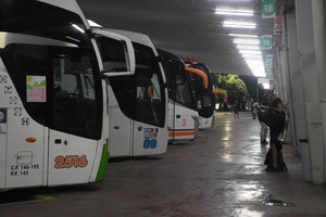 El gobierno provincial autorizó un incremento de hasta el 35,35 % en las tarifas del transporte público interurbano. Créditos: Malena Rodriguez