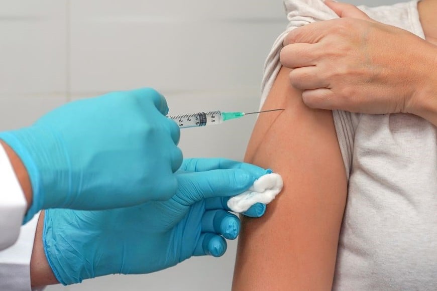 La vacunación anual sigue siendo la estrategia más eficaz para proteger a los grupos de riesgo y reducir la incidencia de casos graves