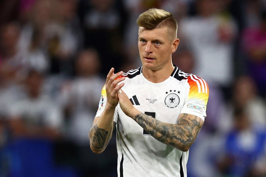 Soccer Football - Euro 2024 - Group A - Germany v Scotland - Munich Football Arena, Munich, Germany - June 14, 2024 
Germany's Toni Kroos applauds fans after being substituted REUTERS/Kai Pfaffenbach