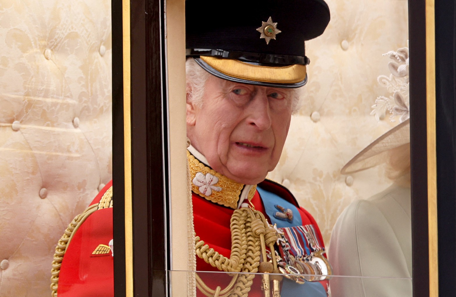 
El rey Carlos de Gran Bretaña asiste al desfile Trooping the Color para honrarlo en su cumpleaños oficial en Londres.