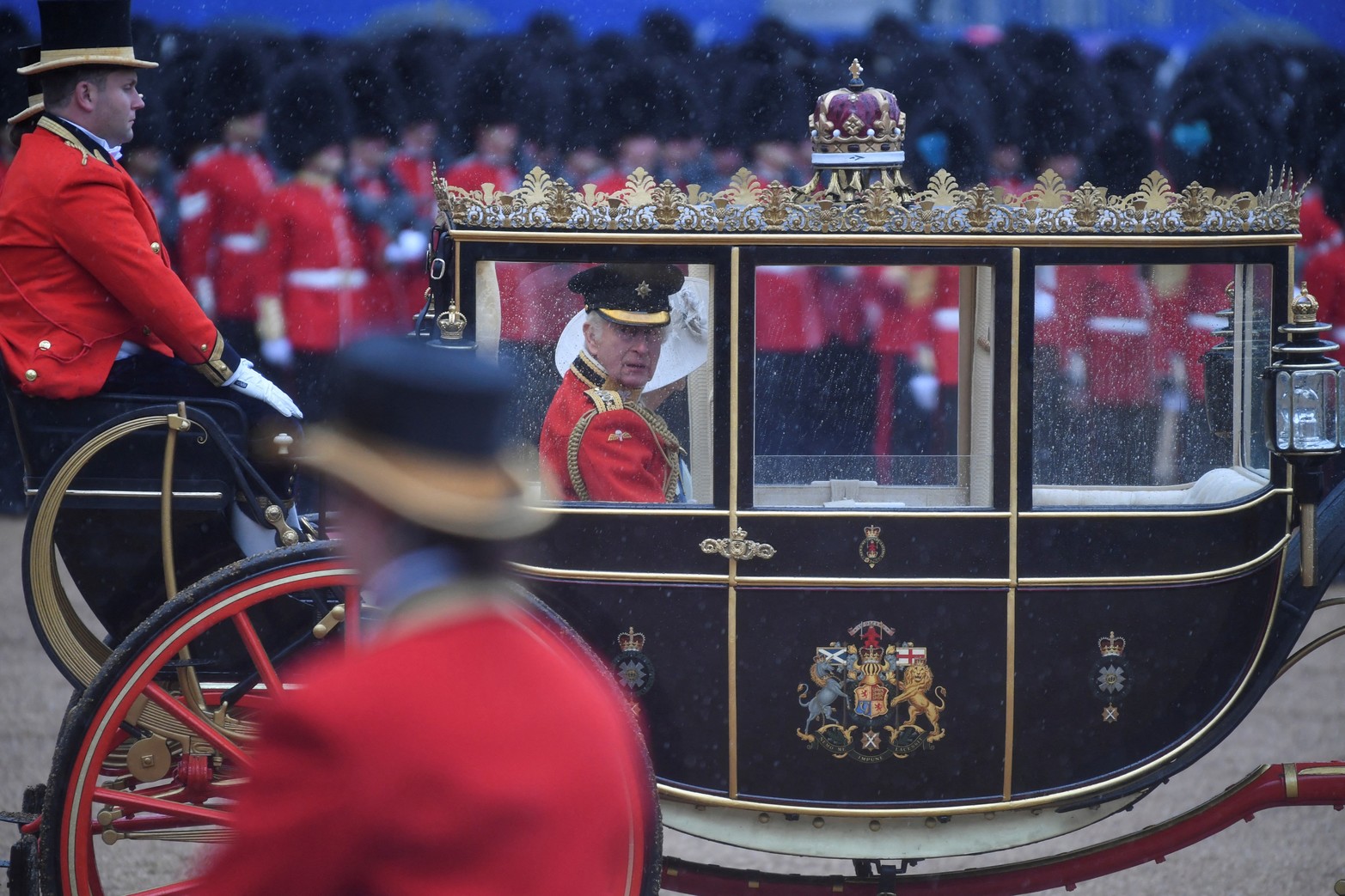 El Reino Unido festeja el cumpleaños del Rey Carlos III con el tradicional "Trooping the Colour"