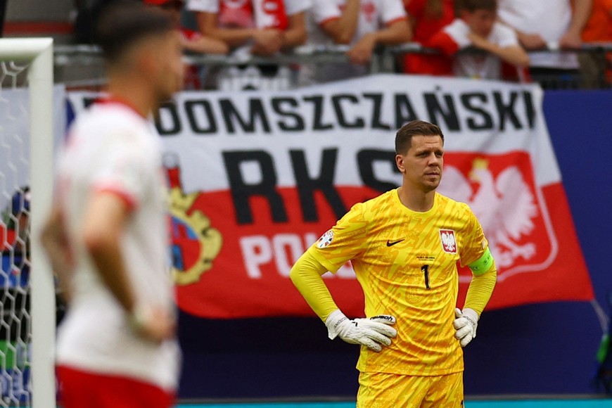 Soccer Football - Euro 2024 - Group D - Poland v Netherlands - Hamburg Volksparkstadion, Hamburg, Germany - June 16, 2024
Poland's Wojciech Szczesny looks dejected after Netherlands' Wout Weghorst scores their second goal REUTERS/Kacper Pempel