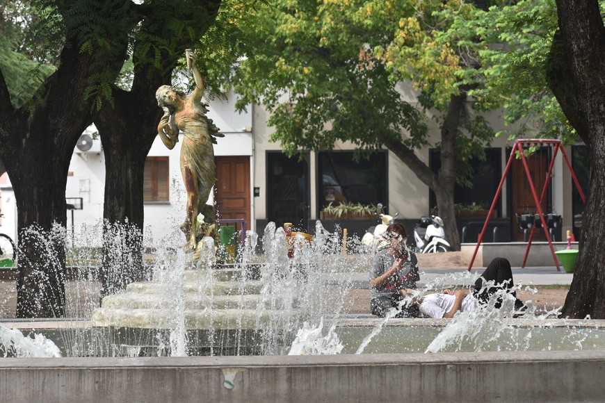 La Plaza Pueyrredón es una de las 22 seleccionadas para refaccionar, y los trabajos ya comenzaron, según marcaron desde el municipio. Crédito: Archivo / Flavio Raina