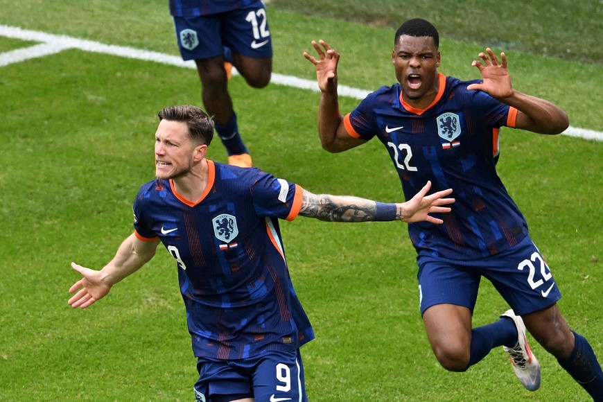 Soccer Football - Euro 2024 - Group D - Poland v Netherlands - Hamburg Volksparkstadion, Hamburg, Germany - June 16, 2024
Netherlands' Wout Weghorst celebrates scoring their second goal with Denzel Dumfries REUTERS/Carmen Jaspersen