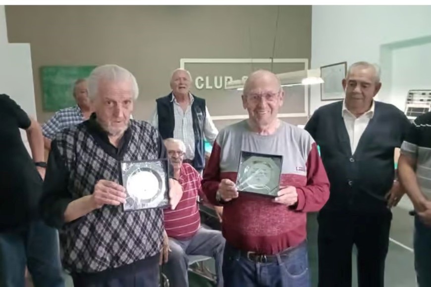 Catorce jugadores, divididos en siete parejas, participaron en el Torneo Amistad de Casín.