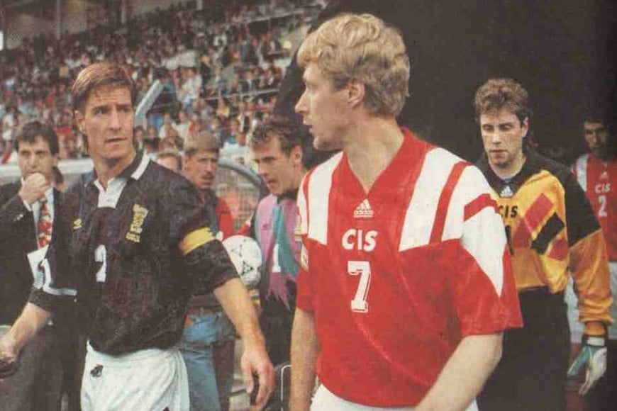 Rusia participando de la Euro 1992 como la Comunidad de Estados Independientes, CIS por sus siglas en inglés.