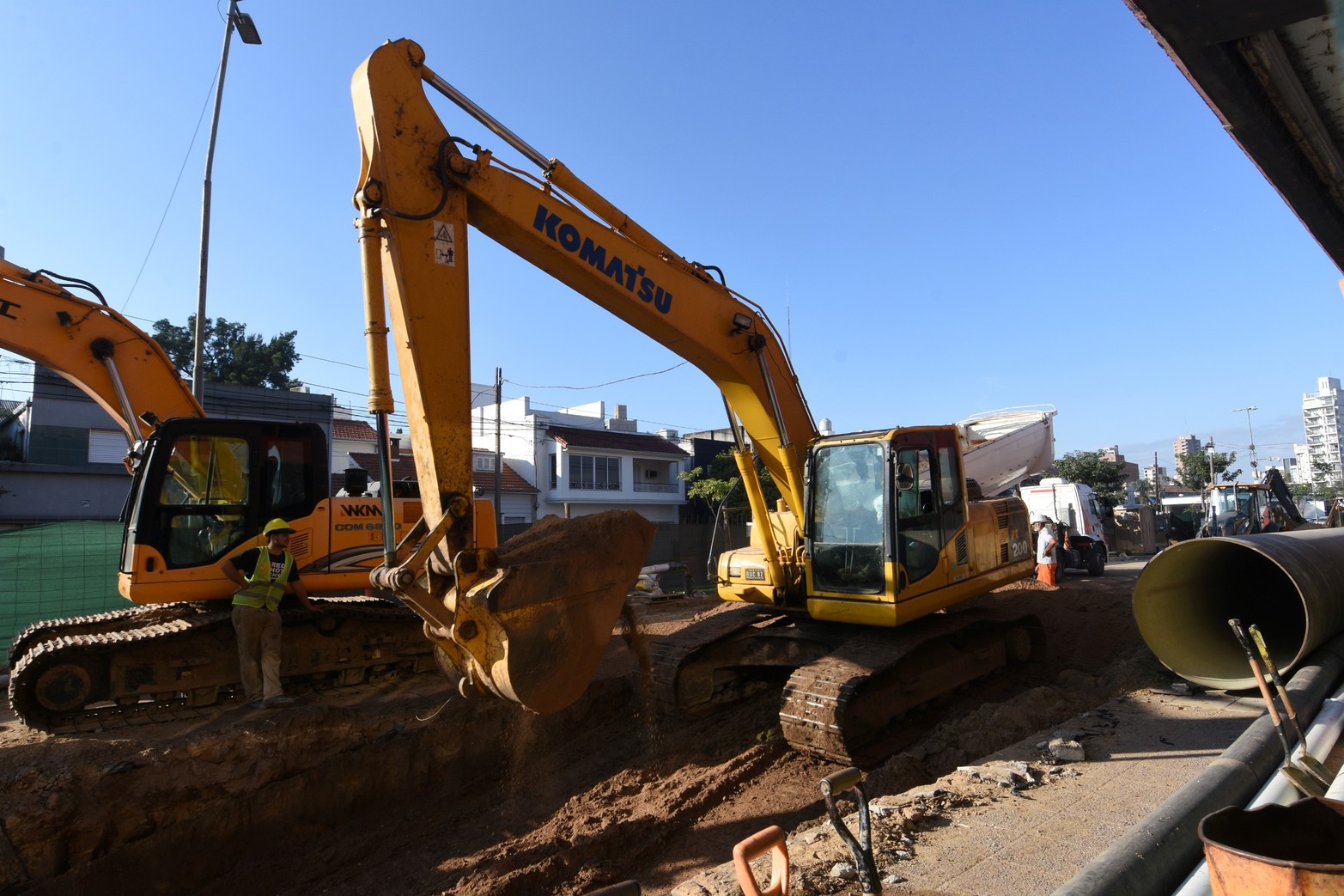 Avance de obra. Comenzaron a colocar tramos del conducto para solucionar el socavón en Unión.  Se trata de los primeros metros de los 60 que deben reemplazarse. Las tareas estarán finalizadas en septiembre.