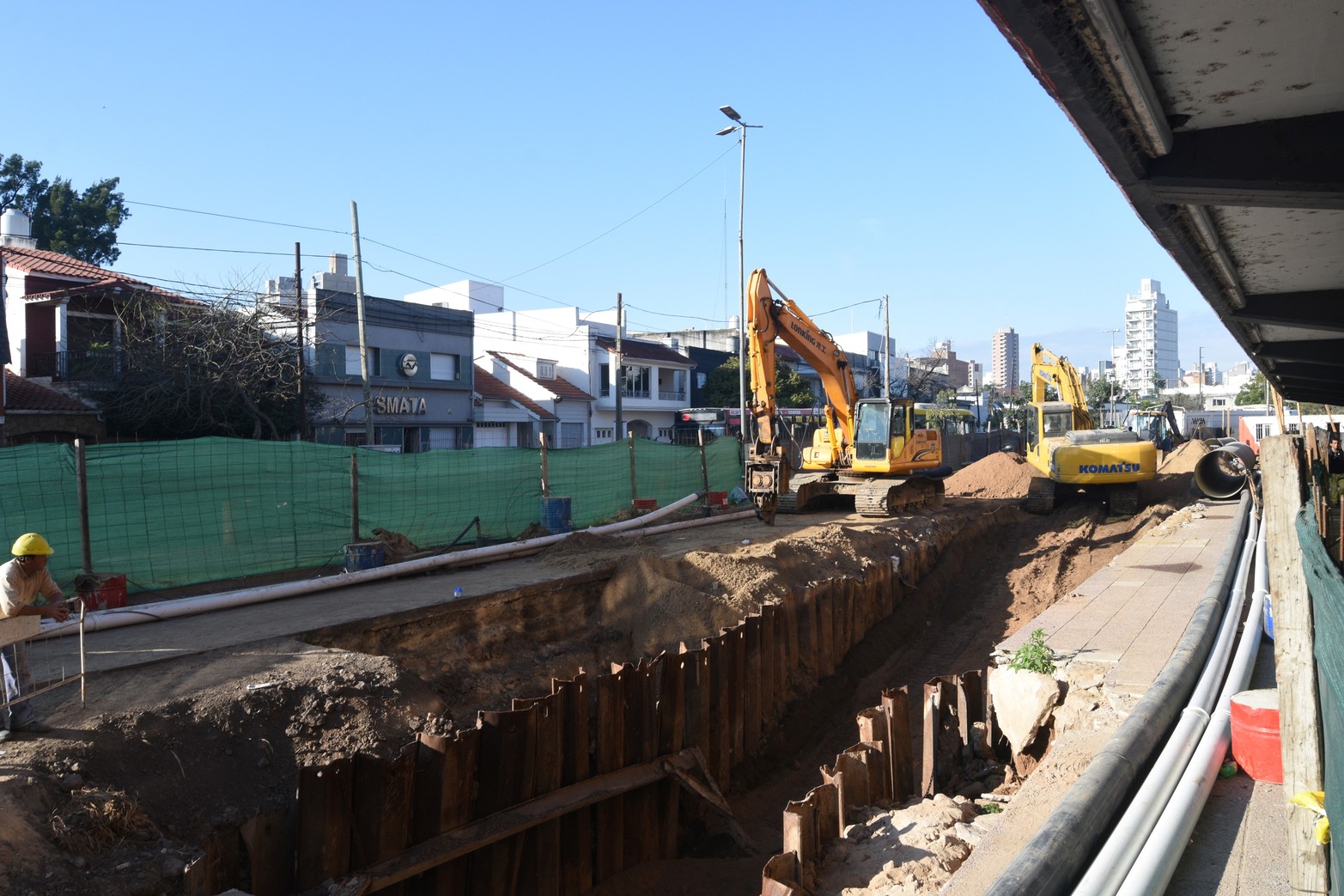 Avance de obra. Comenzaron a colocar tramos del conducto para solucionar el socavón en Unión.  Se trata de los primeros metros de los 60 que deben reemplazarse. Las tareas estarán finalizadas en septiembre.