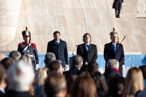 El gobernador Maximiliano Pullaro, el presidente Javier Milei y el intendente Pablo Javkin, encabezan el acto por el Día de la Bandera en el Monumento de la ciudad de Rosario, provincia de Santa Fe.