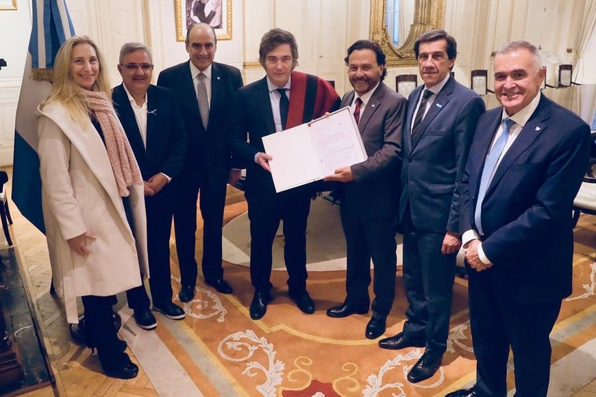El presidente recibió a Jaldo, Jalil, Sáenz y Sadir tras la convocatoria al Pacto de Mayo. Crédito: NA