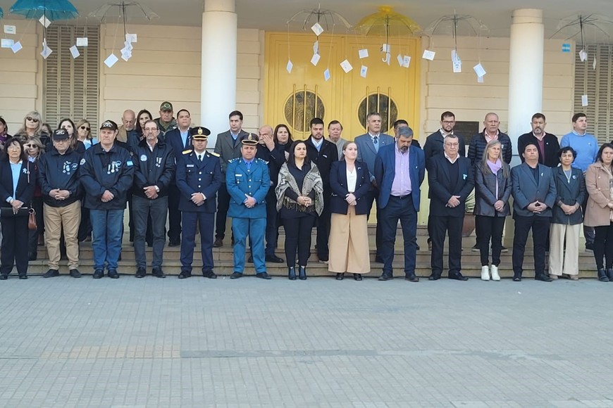 Las autoridades presentes durante el acto.