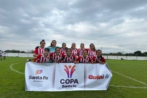 Equipo femenino de Unión en la Copa Santa Fe de fútbol.