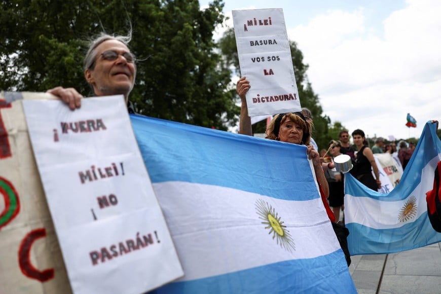 Protesters gather near the Chancellery on the day German Chancellor Olaf Scholz receives Argentine President Javier Milei, in Berlin, Germany, June 23, 2024. REUTERS/Liesa Johannssen