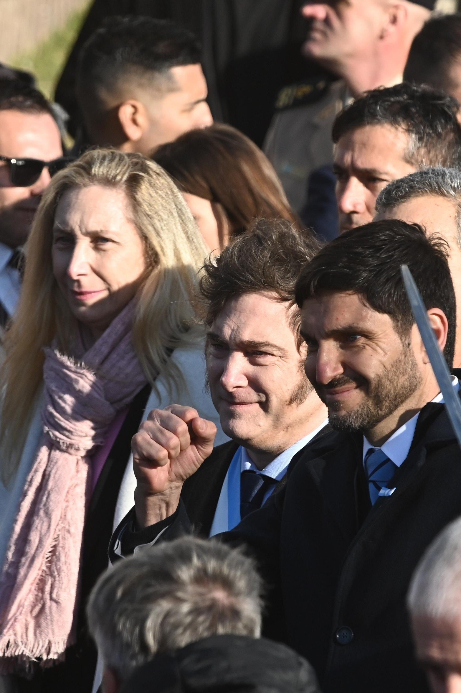 Día de la bandera.El gobernador Maximiliano Pullaro recibió junto a Pablo Javkin, al presidente Javier Milei, a la vice y su gabinete en Rosario para homenajear a Belgrano. Agradececió su presencia y aprovechó la oportunidad para pedirle que mire "el interior productivo, al que le faltan obras de infraestructura para desplegar todo su potencial".