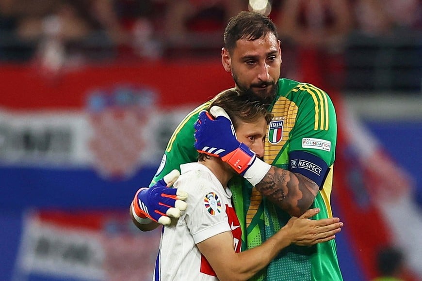 Soccer Football - Euro 2024 - Group B - Croatia v Italy - Leipzig Stadium, Leipzig, Germany - June 24, 2024 
Croatia's Luka Modric and Italy's Gianluigi Donnarumma react after the match REUTERS/Lee Smith     TPX IMAGES OF THE DAY