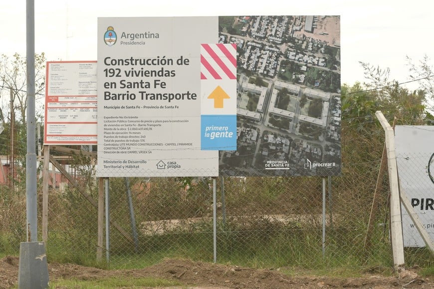 Abandono. Así están hoy los terrenos de barrio Transporte, en los que en 2020 se montó un asentamiento irregular y luego se comenzaron a construir las viviendas.

Mauricio Garín.