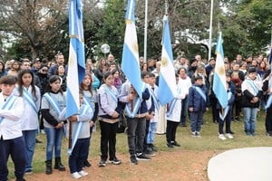 Se llevó a cabo en conmemoración del Día de la Bandera Nacional, coincidiendo con el 204° aniversario del fallecimiento del General Manuel Belgrano. Crédito: José Almeida / Municipalidad de Santa Fe