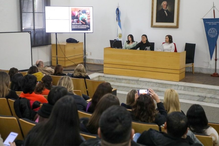 Panelistas y expertas abordaron la legislación contra la violencia de género digital.