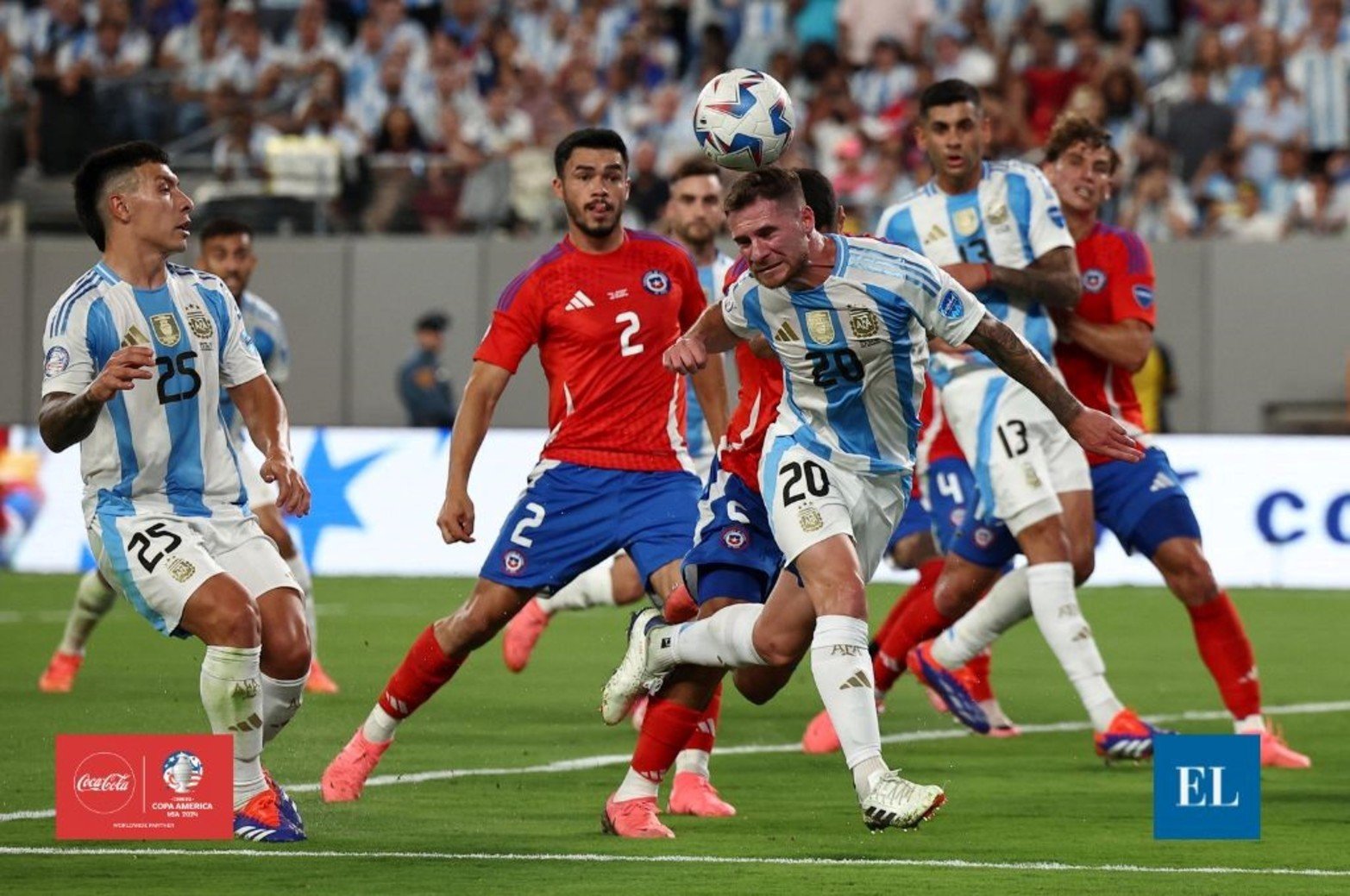 Argentina derrotó a Chile y aseguró su clasificación a los cuartos de final de la Copa América.