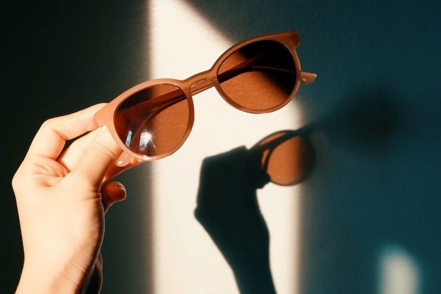 Elige lentes de sol según el color que se ajuste a tus necesidades; por ejemplo, ámbar para mejorar el contraste.