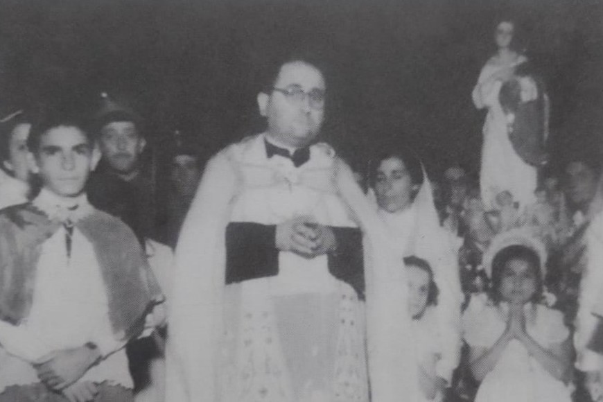 El Padre Eduardo Accastello estudió la historia de la iglesia y el culto local. Además, fue inmortalizado en la película Tacuara y Chamorro, donde debutó en cine Sandro, oficiando una misa en la Parroquia San Jerónimo en 1966.