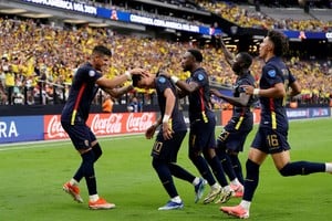 Jun 26, 2024; Las Vegas, NV, USA;  Ecuador midfielder Kendry Paez (10) celebrates with teammates after scoring a penalty goal against Jamaica during the first half of a Copa America match at Allegiant Stadium. Mandatory Credit: Lucas Peltier-USA TODAY Sports