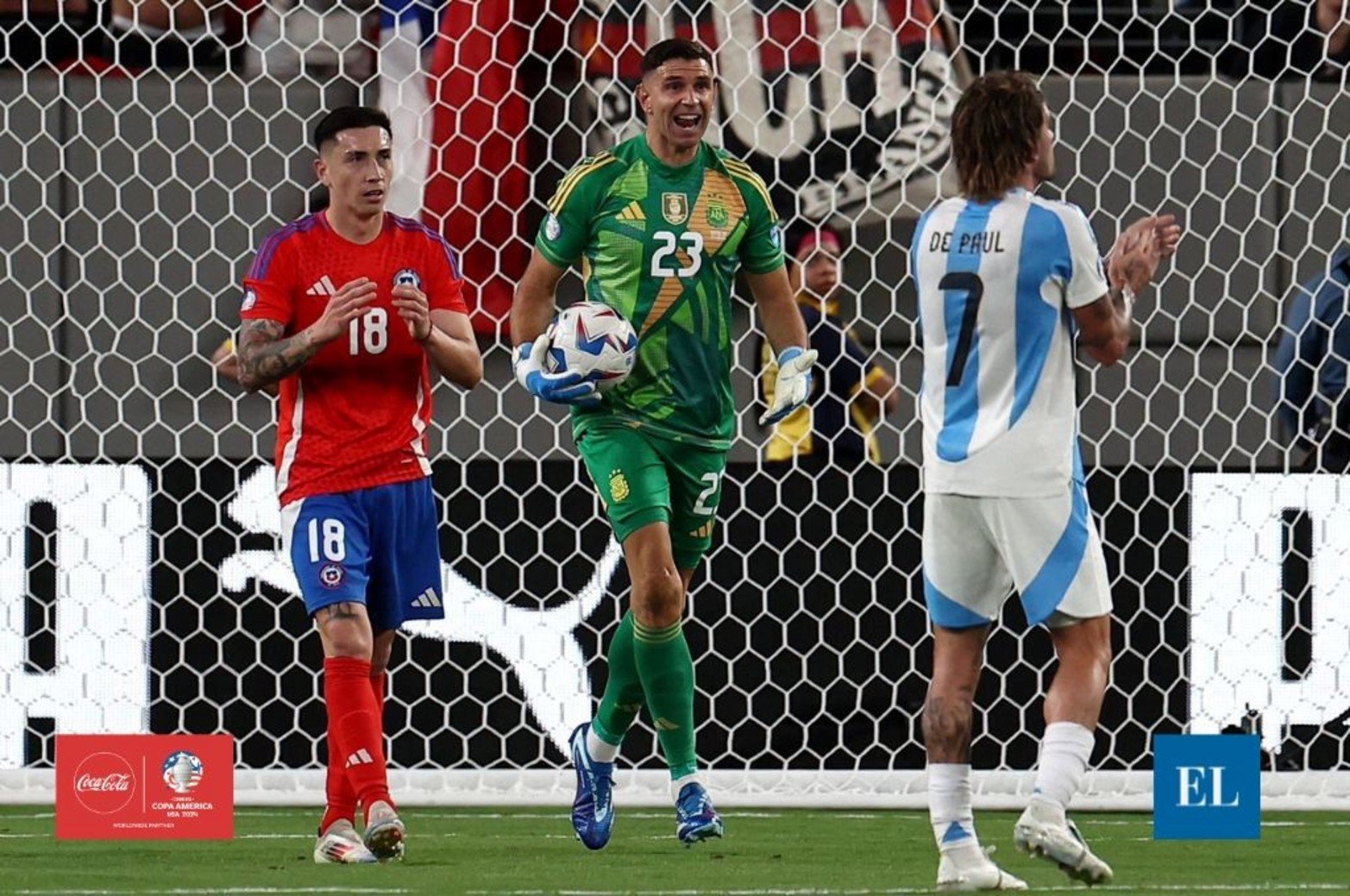 Argentina derrotó a Chile y aseguró su clasificación a los cuartos de final de la Copa América.