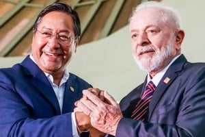 Luis Arce, presidente de Bolivia, junto a Luiz Inacio "Lula" Da Silva, presidente de Brasil.