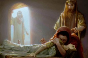 La hija de Jairo yace aparentemente sin vida, ante su desconsuelo y el de su esposa. Jesús se acercará a la pequeña y solo le dirá: "Talita Kum". Archivo El Litoral
