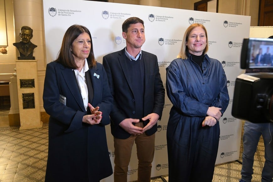 El impulsor de la convocatoria, el senador Julio Paco Garibaldi, junto a la diputada provincial Clara García y la vicegobernadora, Gisela Scaglia.