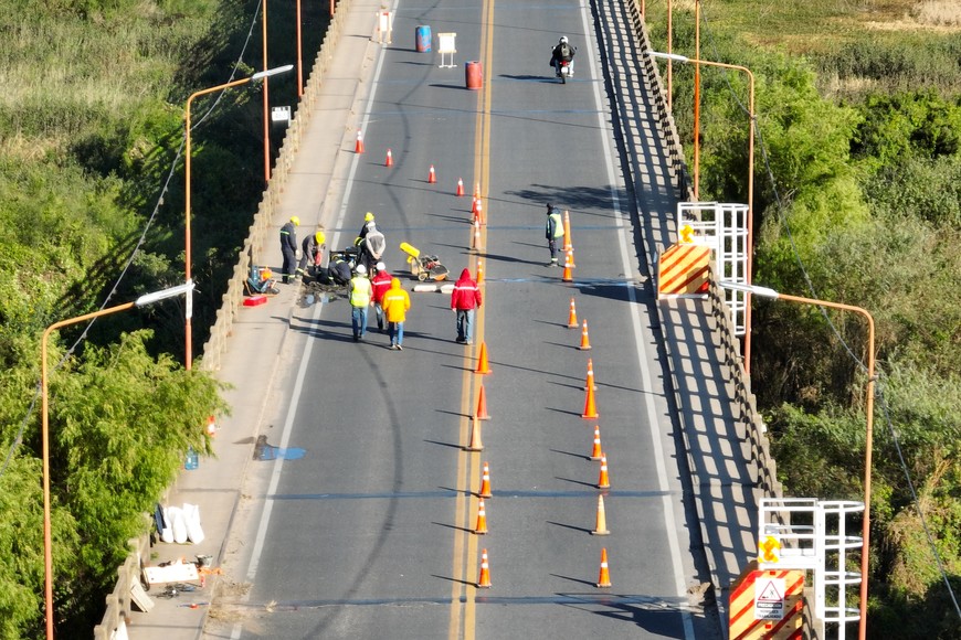 Las tareas de este miércoles en el Puente Carretero. Crédito: Fernando Nicola