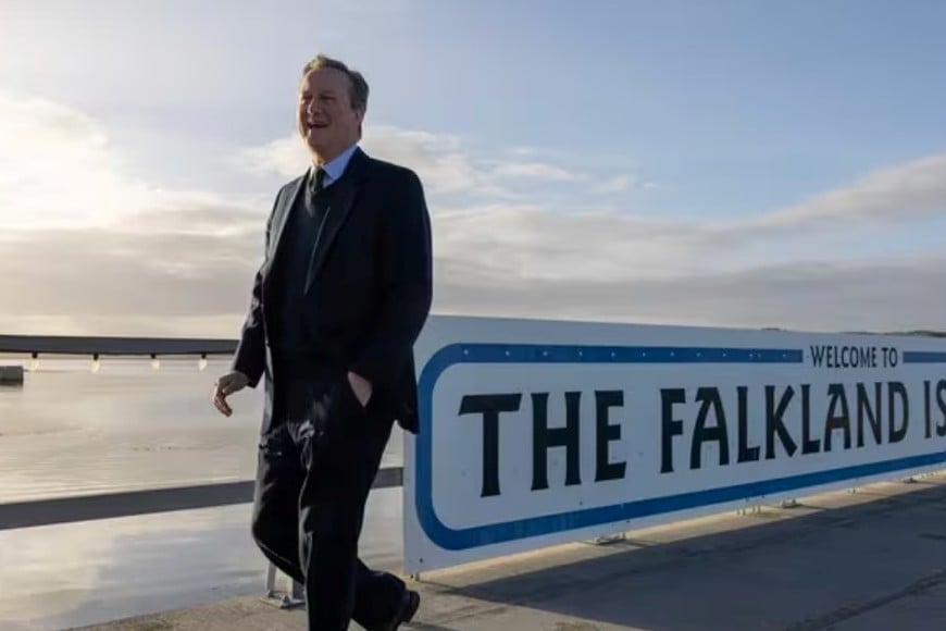 El canciller británico, David Cameron, en su visita a las islas Malvinas este 2024.