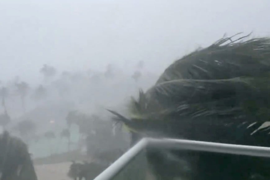 Trees bend in the strong winds from Hurricane Beryl in Montego Bay, Jamaica, July 3, 2024 in this still image obtained from social media video.  "@curtiskitchen" via X/via REUTERS  THIS IMAGE HAS BEEN SUPPLIED BY A THIRD PARTY. MANDATORY CREDIT. NO RESALES. NO ARCHIVES.