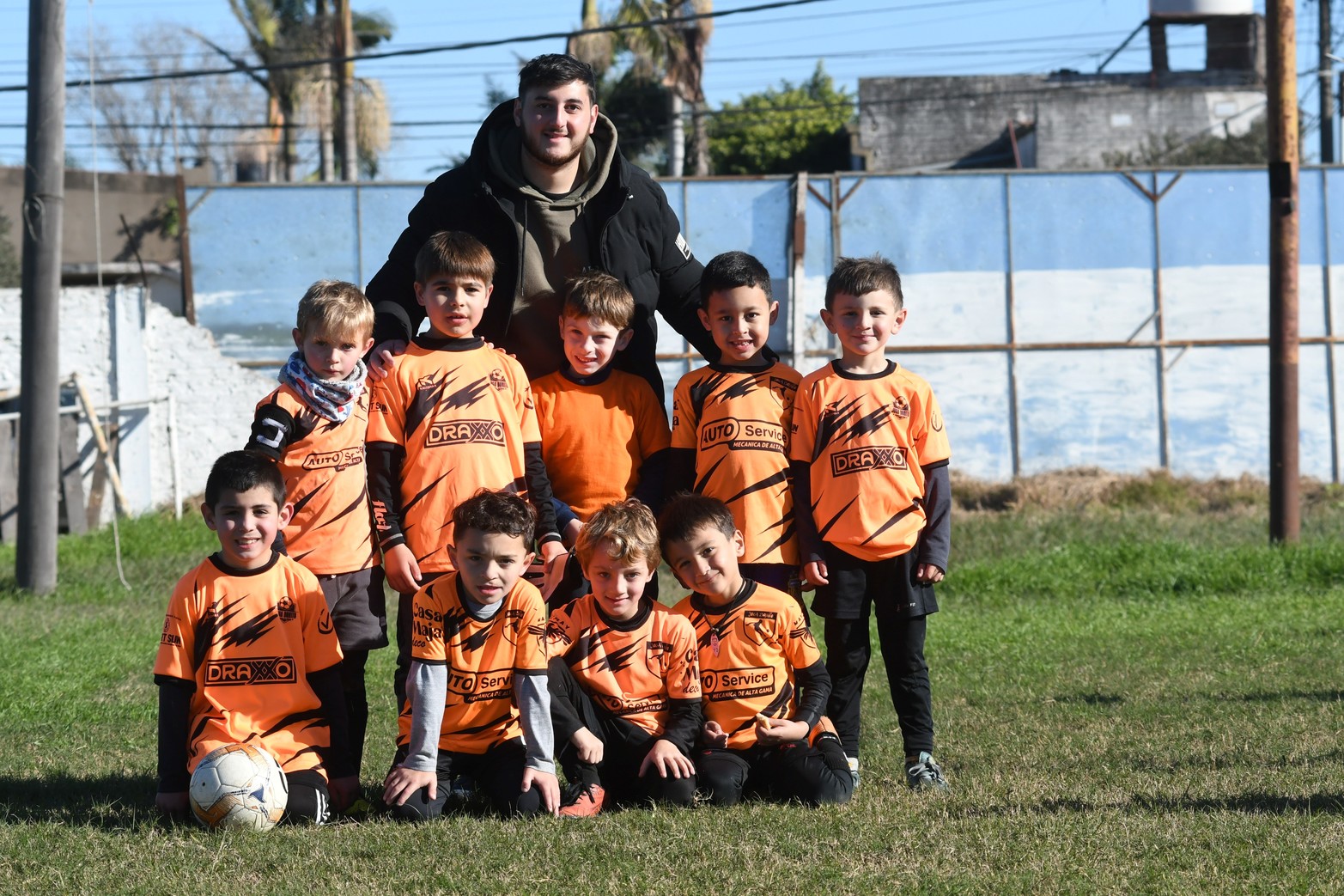 Llegó a su fin la primera parte del año de los encuentros de escuelitas de fútbol que reúne cada fin de semana a mas de 1500 chicos entre 4 y 12 años.  Banco Provincial fue el escenario de una jornada inolvidable. Habrá quince días de descanso y luego volverá la actividad.