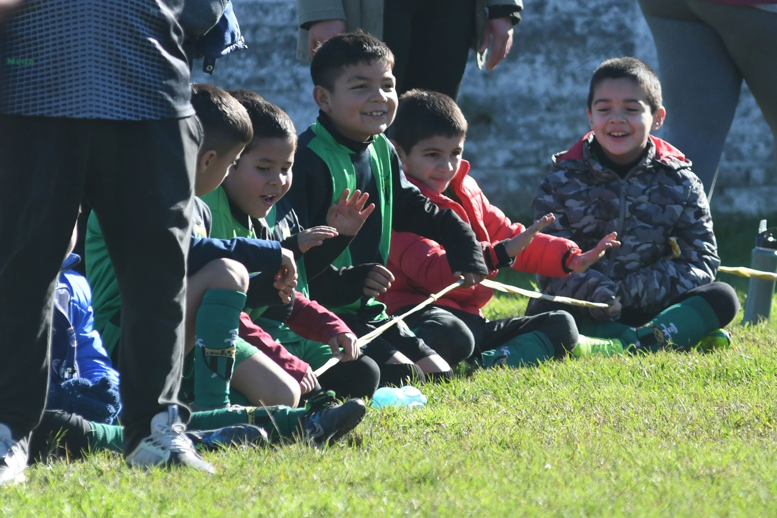 Llegó a su fin la primera parte del año de los encuentros de escuelitas de fútbol que reúne cada fin de semana a mas de 1500 chicos entre 4 y 12 años.  Banco Provincial fue el escenario de una jornada inolvidable. Habrá quince días de descanso y luego volverá la actividad.