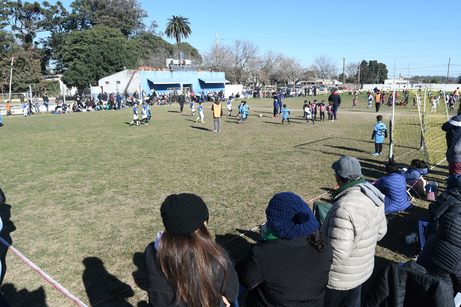 Llegó a su fin la primera parte del año de los encuentros de escuelitas de fútbol que reúne cada fin de semana a mas de 1500 chicos entre 4 y 12 años.  Banco Provincial fue el escenario de una jornada inolvidable. Habrá quince días de descanso y luego volverá la actividad.