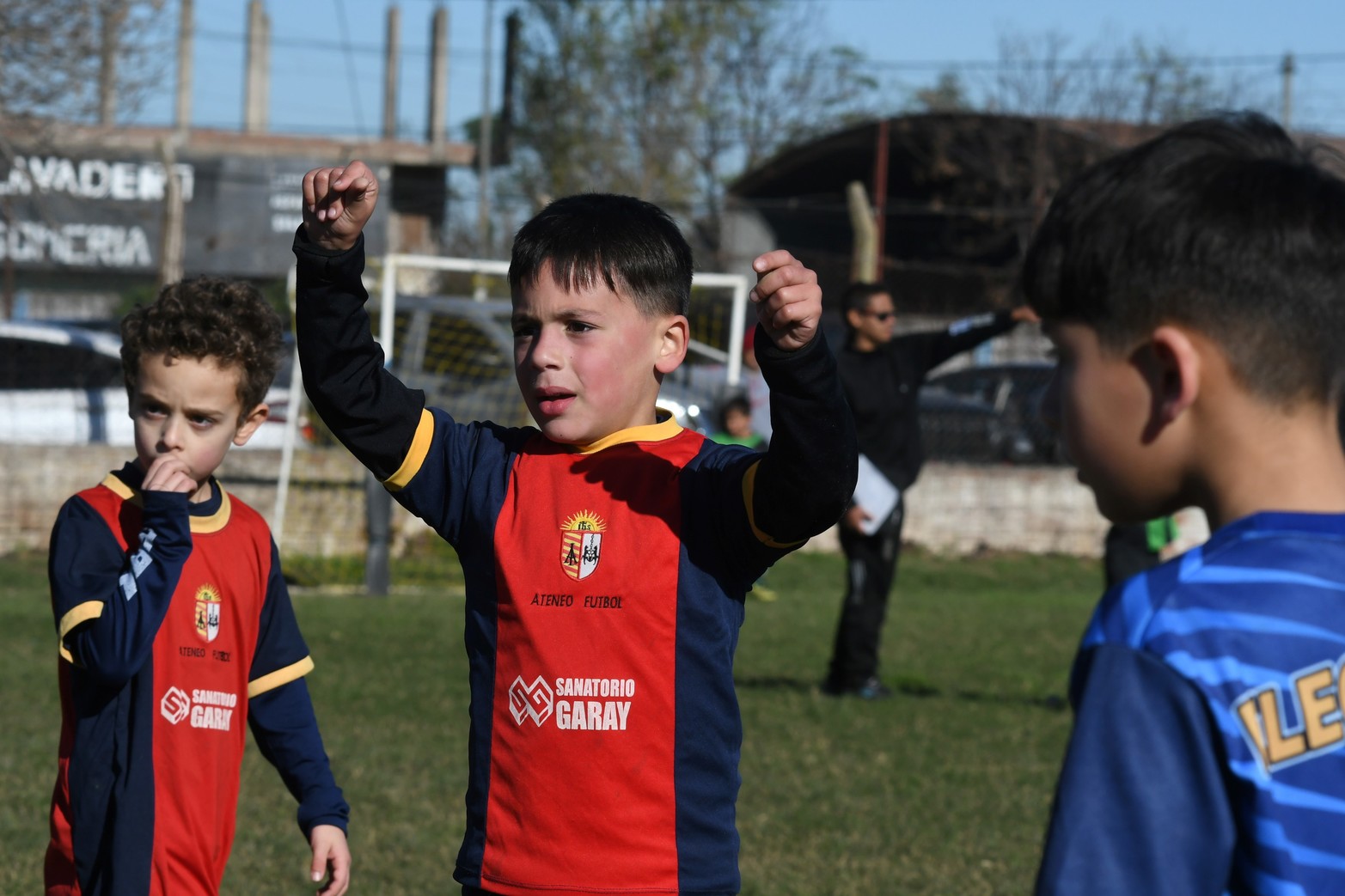 Llegó a su fin la primera parte del año de los encuentros de escuelitas de fútbol que reúne cada fin de semana a mas de 1500 chicos entre 4 y 12 años.  Banco Provincial fue el escenario de una jornada inolvidable. Habrá quince días de descanso y luego volverá la actividad.