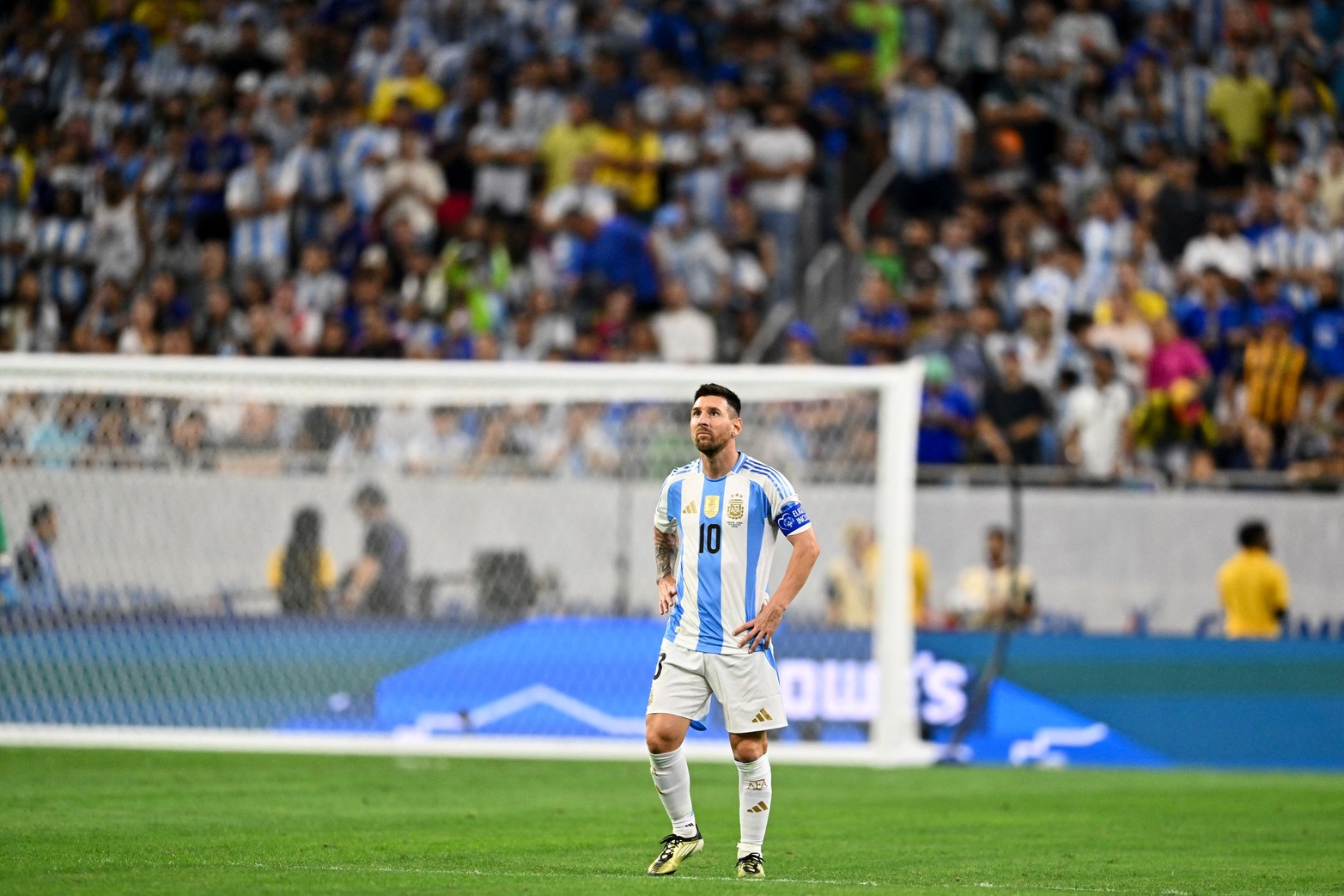 Una imagen que preocupó. En cuarto de final contra Ecuador del crack argentino se lo notó desconectado. Hizo muy poco al igual que el equipo. 