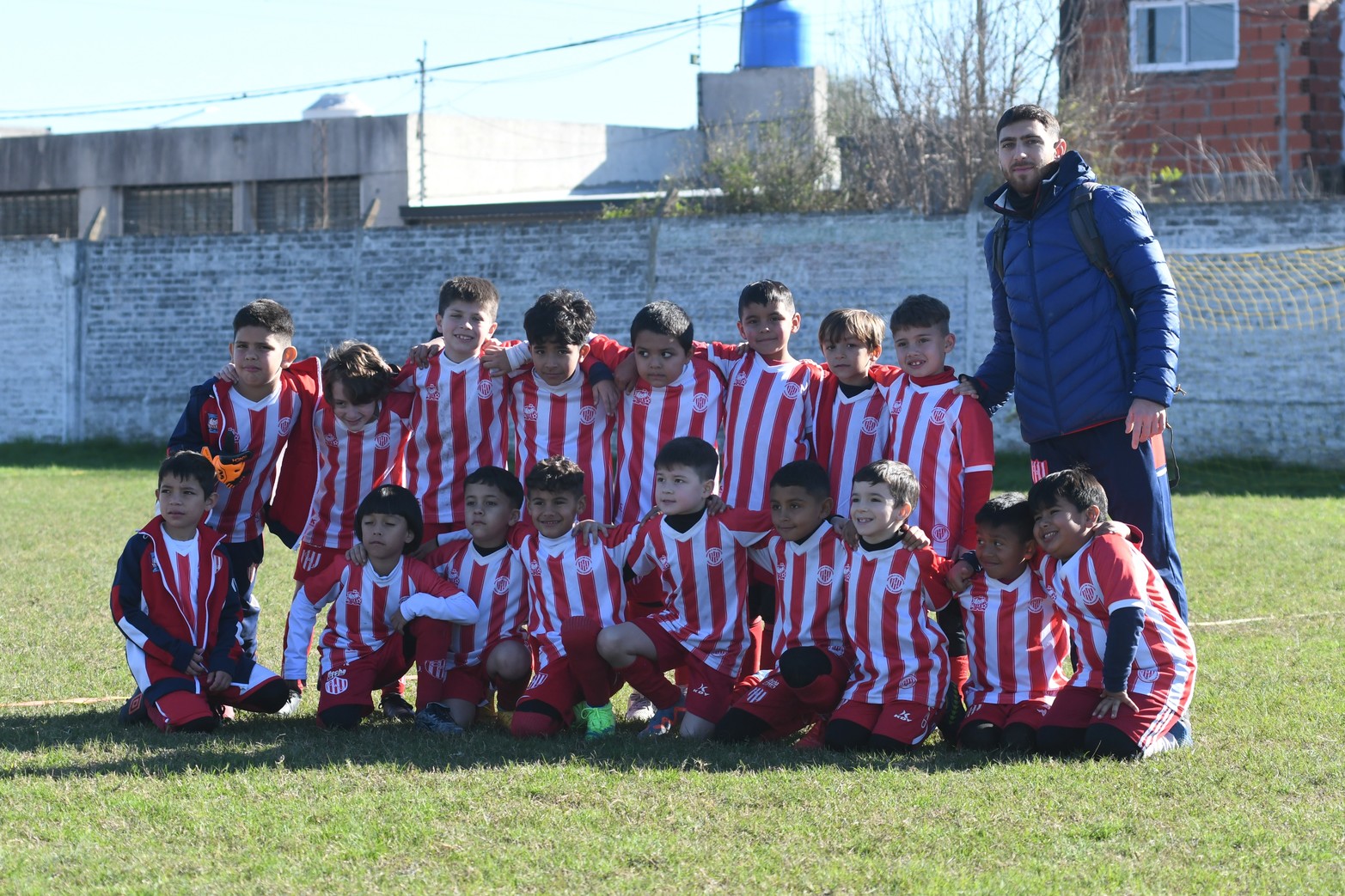 Llegó a su fin la primera parte del año de los encuentros de escuelitas de fútbol que reúne cada fin de semana a mas de 1500 chicos entre 4 y 12 años.  Banco Provincial fue el escenario de una jornada inolvidable. Habrá quince días de descanso y luego volverá la actividad.