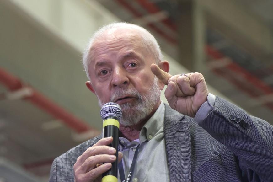 (240705) -- CAMPINAS, 5 julio, 2024 (Xinhua) -- Imagen del 4 de julio de 2024 del presidente brasileño, Luiz Inácio Lula da Silva, asistiendo a la ceremonia de colocación de la primera piedra del laboratorio de bioseguridad nivel 4 Orión que formará parte del Centro Nacional de Investigaciones en Energía y Materiales, en Campinas, en el estado de Sao Paulo, Brasil. Lula da Silva aseguró el jueves que Brasil puede ser un país más poderoso si continúa invirtiendo en educación y ciencia, al colocar en la ciudad de Campinas, estado de Sao Paulo (sureste), la primera piedra del primer laboratorio de nivel 4 de bioseguridad de América Latina. (Xinhua/Rahel Patrasso) (rp) (rtg) (ra) (vf)