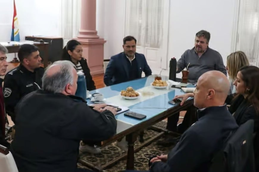 “Nos reunimos con autoridades provinciales, municipales y policiales en Reconquista y San Javier para evaluar la operatividad policial en las calles, entre otros temas prioritarios para la seguridad”, indicó Pablo Cococcioni, ministro de Justicia y Seguridad de la Provincia.