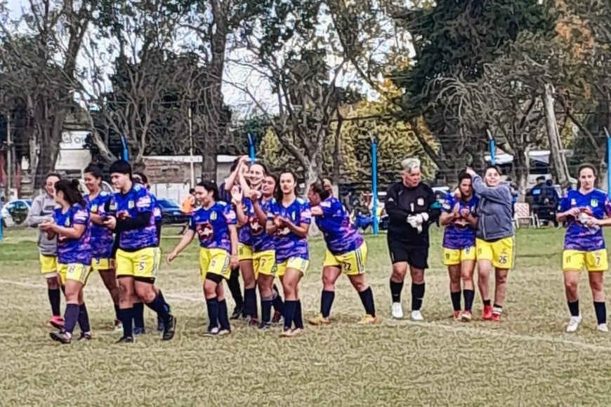 Ceci festejó ante su gente, luego de haber obtenido el Apertura.