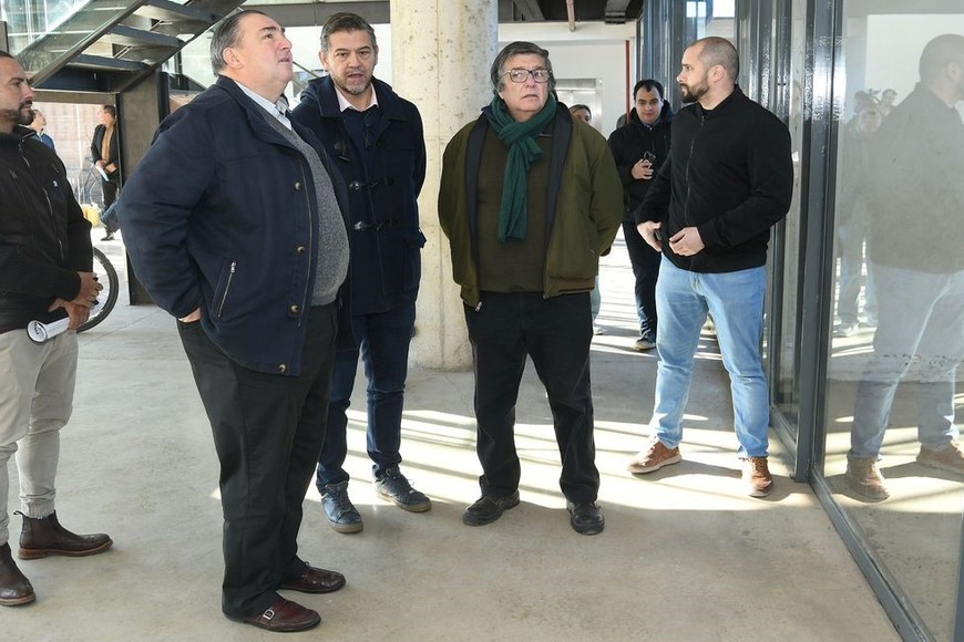 El intendente Poletti recorrió la puesta a punto del edificio donde funcionará el nuevo centro de monitoreo. Foto: Guillermo Di Salvatore