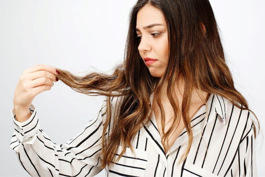 Aprende a identificar y corregir prácticas que debilitan tu cabello.